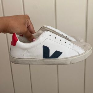 Veja sneakers without laces